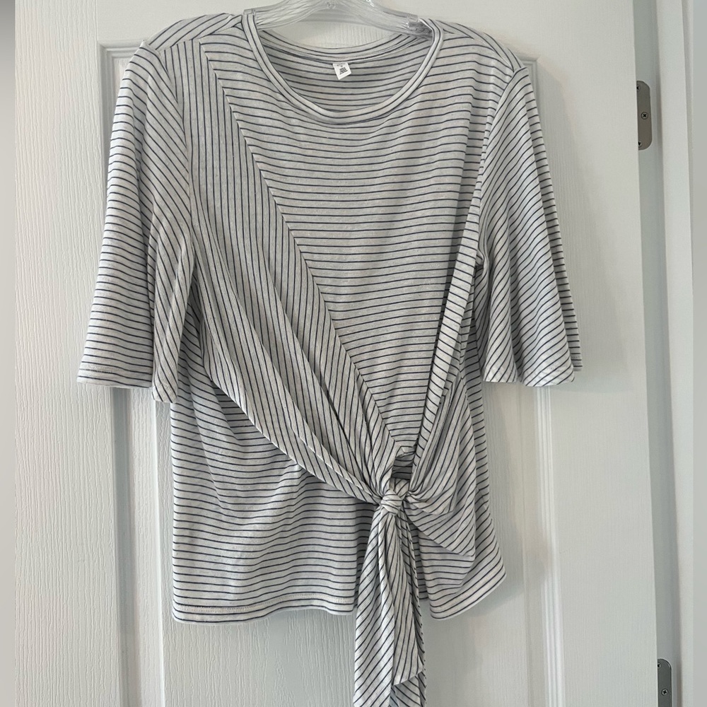 BP front tie tshirt, pinstriped small